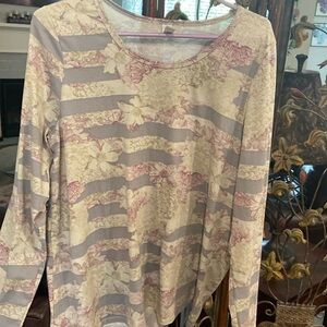 Long sleeve tshirt pretty soft grey and flowers